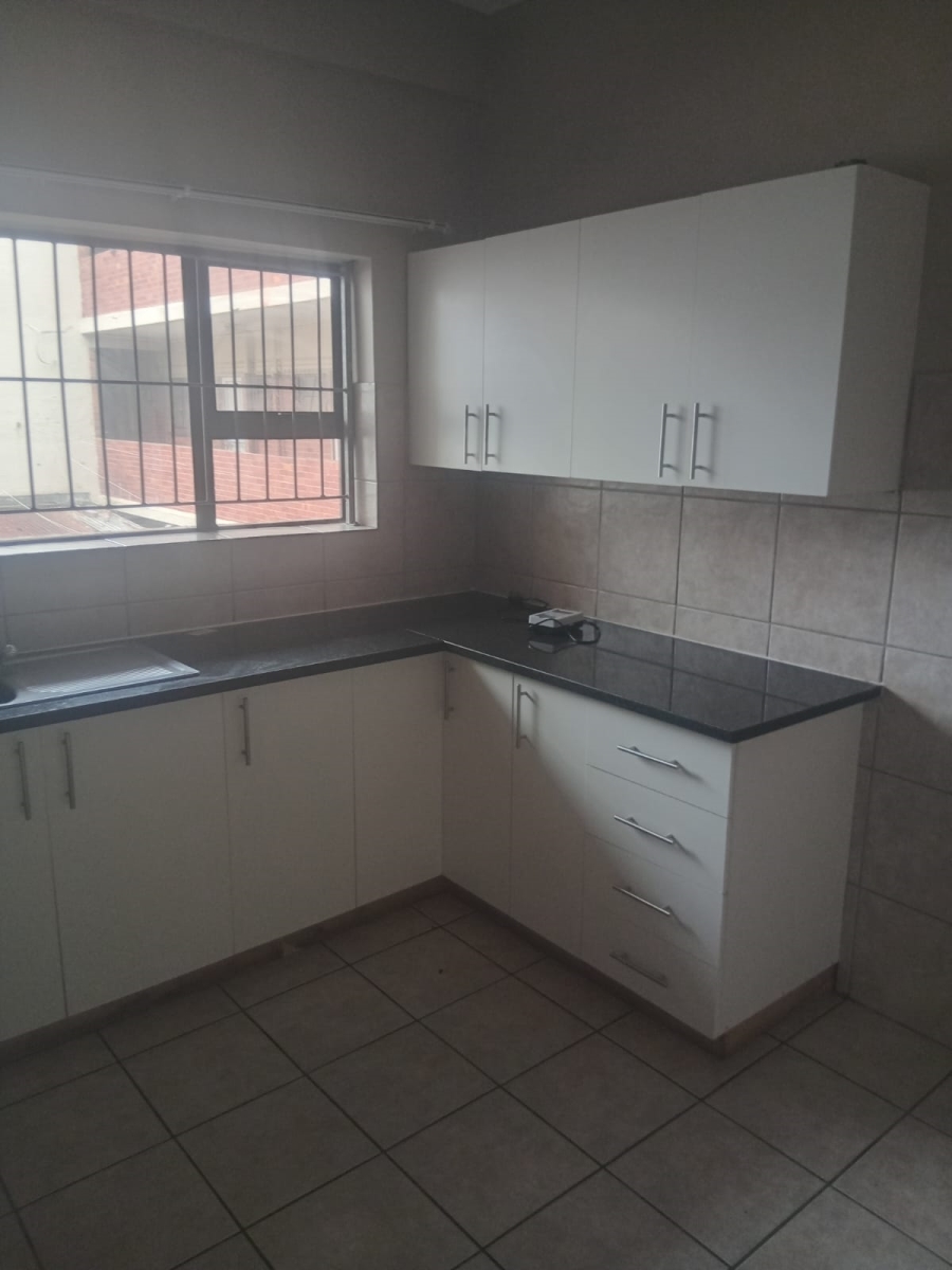 To Let 1 Bedroom Property for Rent in Southernwood Eastern Cape